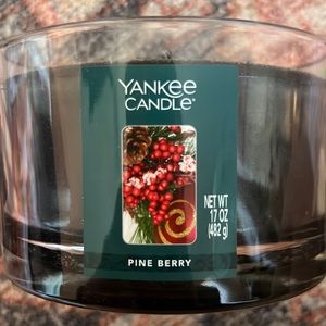 Yankee Candle Pine Berry Candle
